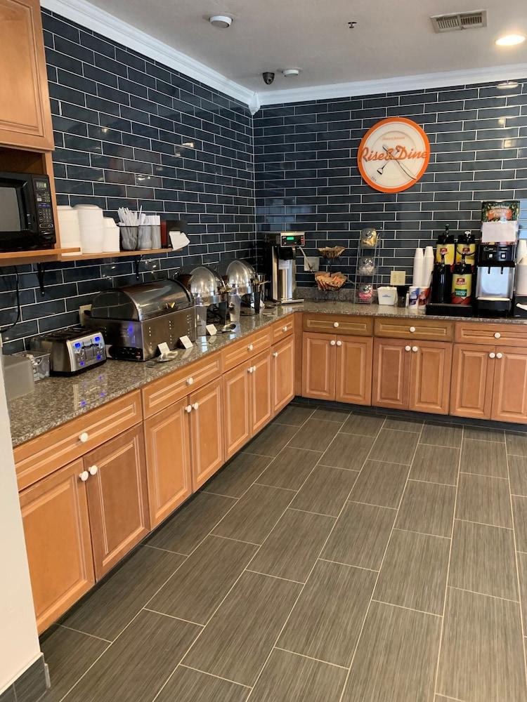 Howard Johnson By Wyndham Oklahoma City Okc Airport, Fairgrounds, I40 Extérieur photo