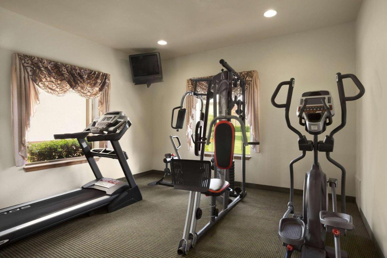 Howard Johnson By Wyndham Oklahoma City Okc Airport, Fairgrounds, I40 Extérieur photo